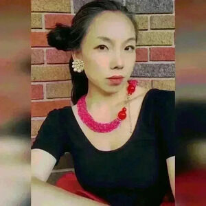 Beaded necklace red sliver color